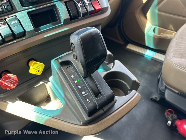 image for item DG4424 2018 Kenworth  T680 semi truck