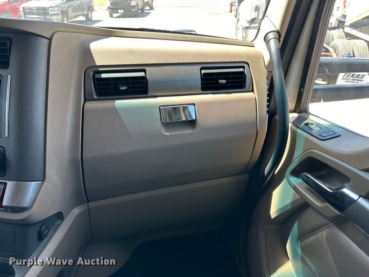 image for item DG4424 2018 Kenworth  T680 semi truck