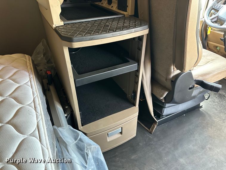 image for item DG4424 2018 Kenworth  T680 semi truck