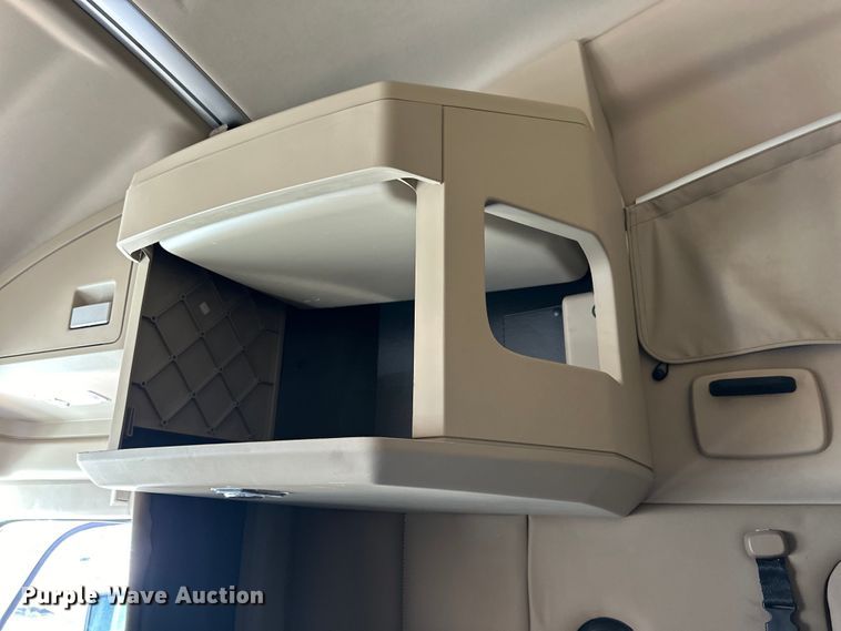 image for item DG4424 2018 Kenworth  T680 semi truck