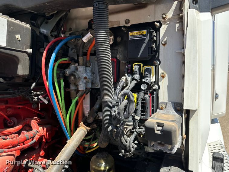 image for item DG4424 2018 Kenworth  T680 semi truck