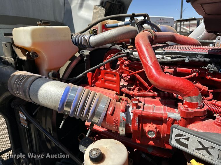 image for item DG4424 2018 Kenworth  T680 semi truck