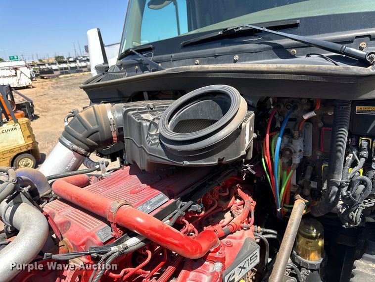 image for item DG4424 2018 Kenworth  T680 semi truck