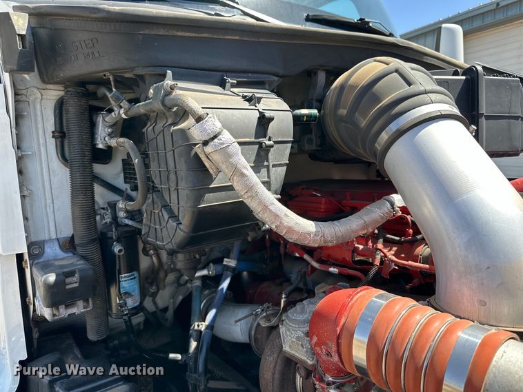 image for item DG4424 2018 Kenworth  T680 semi truck