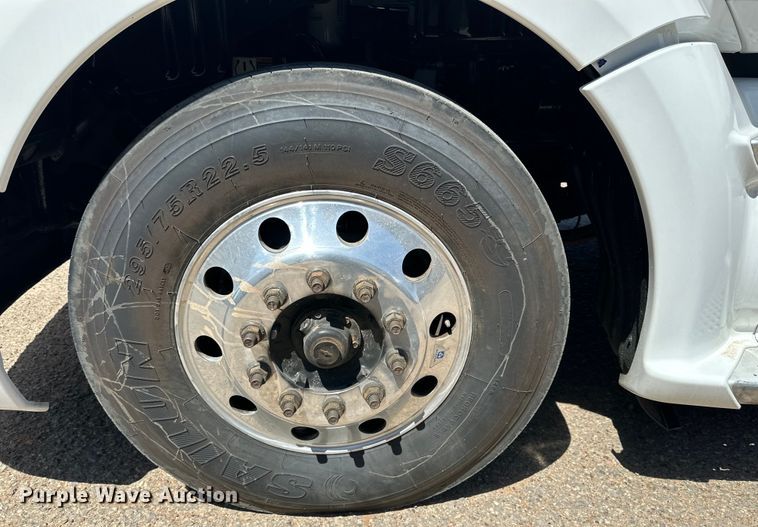 image for item DG4424 2018 Kenworth  T680 semi truck