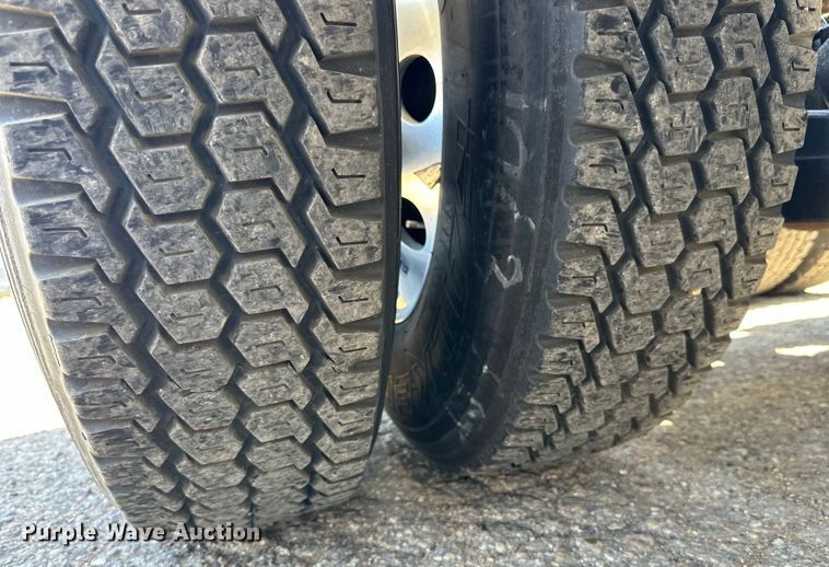 image for item DG4424 2018 Kenworth  T680 semi truck