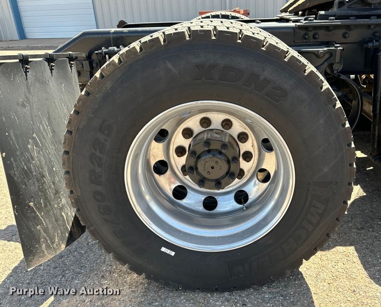 image for item DG4424 2018 Kenworth  T680 semi truck