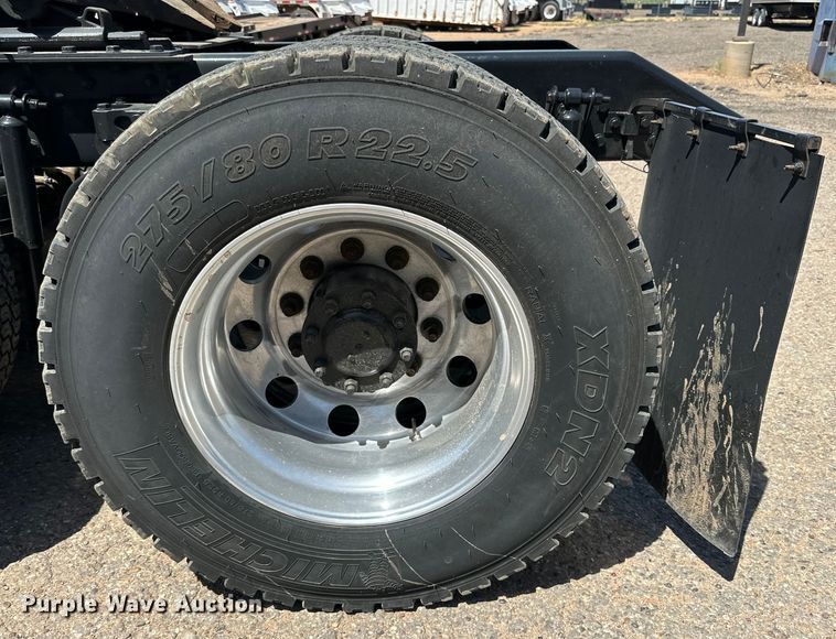 image for item DG4424 2018 Kenworth  T680 semi truck