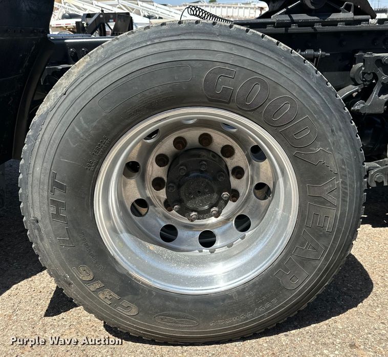 image for item DG4424 2018 Kenworth  T680 semi truck