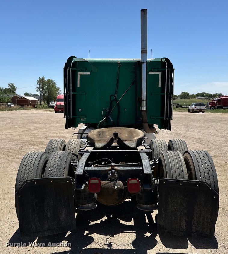 image for item DK6643 1992 Freightliner FLD semi truck