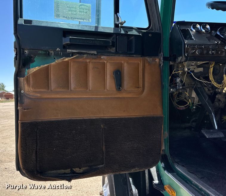 image for item DK6643 1992 Freightliner FLD semi truck