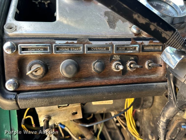 image for item DK6643 1992 Freightliner FLD semi truck