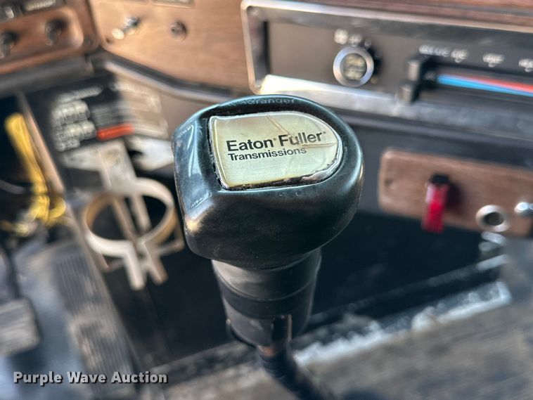 image for item DK6643 1992 Freightliner FLD semi truck