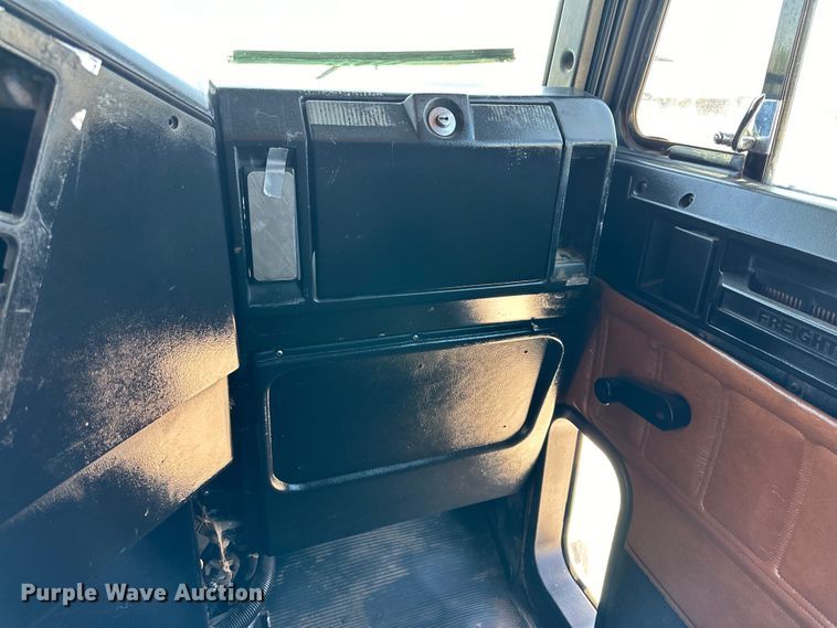 image for item DK6643 1992 Freightliner FLD semi truck