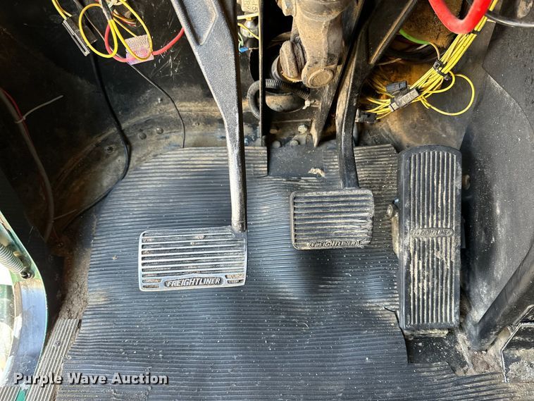 image for item DK6643 1992 Freightliner FLD semi truck