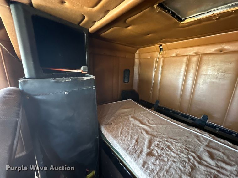 image for item DK6643 1992 Freightliner FLD semi truck