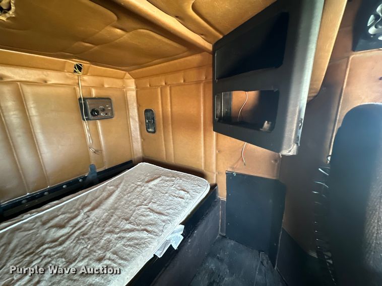 image for item DK6643 1992 Freightliner FLD semi truck