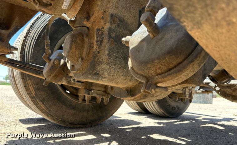 image for item DK6643 1992 Freightliner FLD semi truck