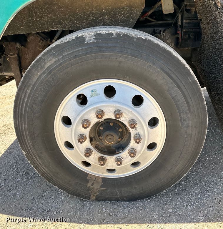 image for item DK6643 1992 Freightliner FLD semi truck