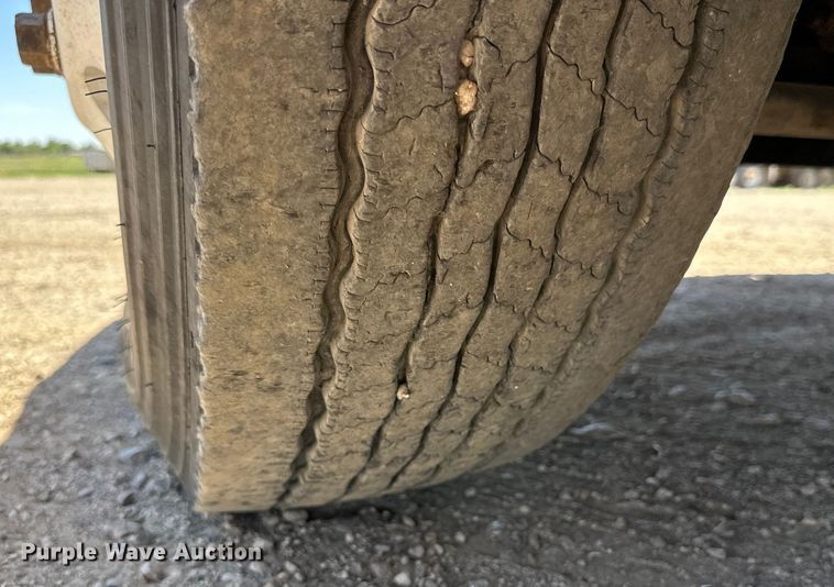 image for item DK6643 1992 Freightliner FLD semi truck