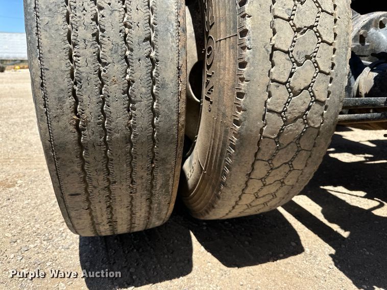 image for item DK6643 1992 Freightliner FLD semi truck