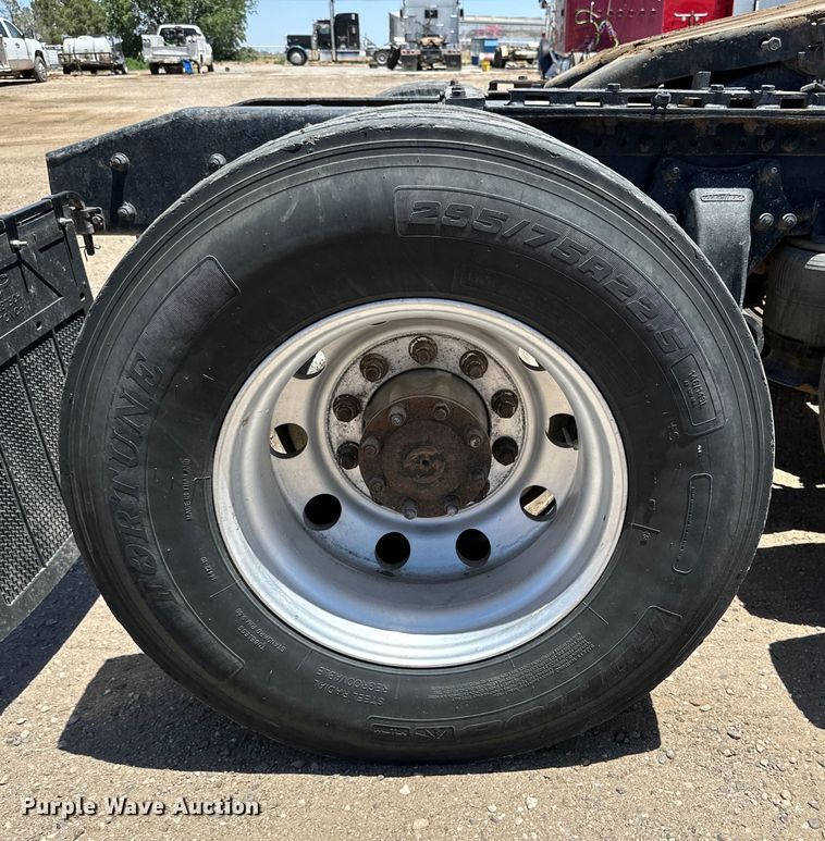 image for item DK6643 1992 Freightliner FLD semi truck