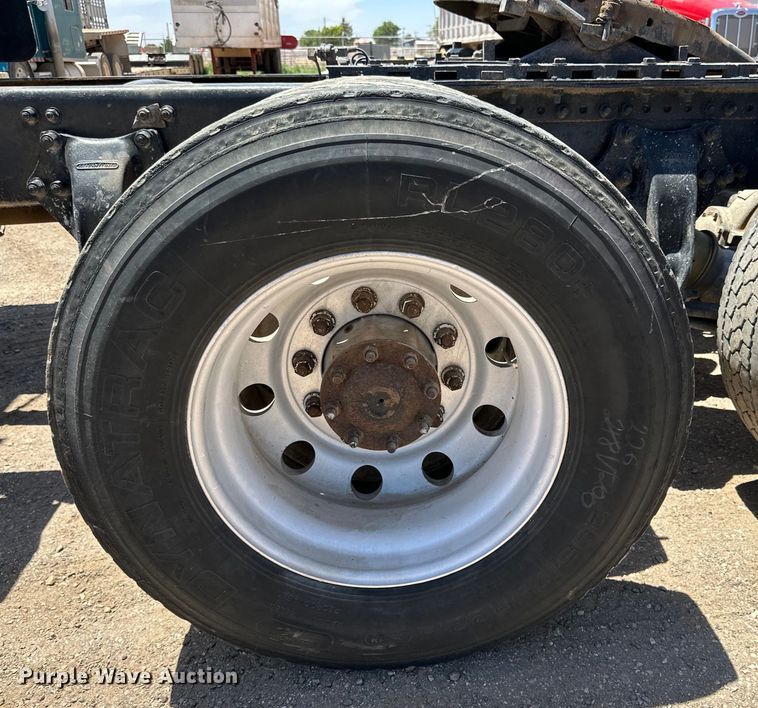 image for item DK6643 1992 Freightliner FLD semi truck