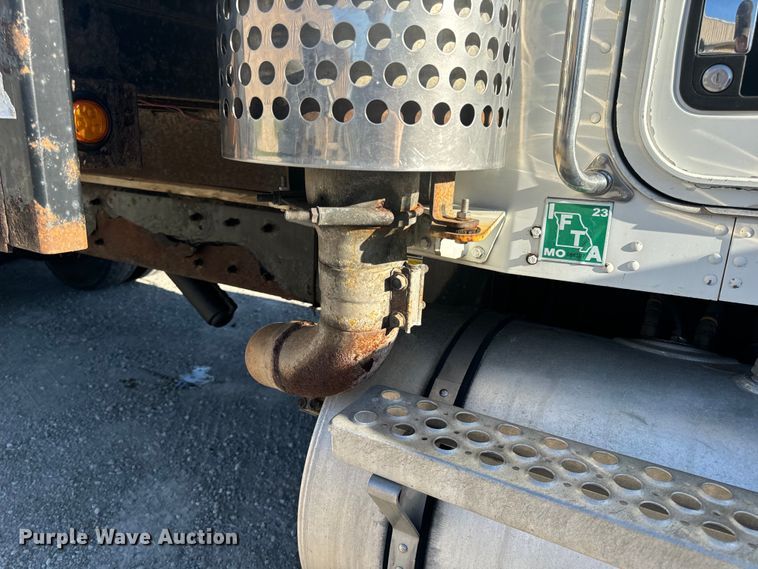 image for item DL4412 2004 Kenworth T300 dump flatbed truck