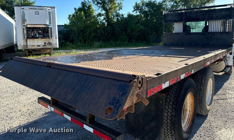 image for item DL4412 2004 Kenworth T300 dump flatbed truck