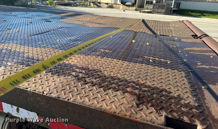 image for item DL4412 2004 Kenworth T300 dump flatbed truck