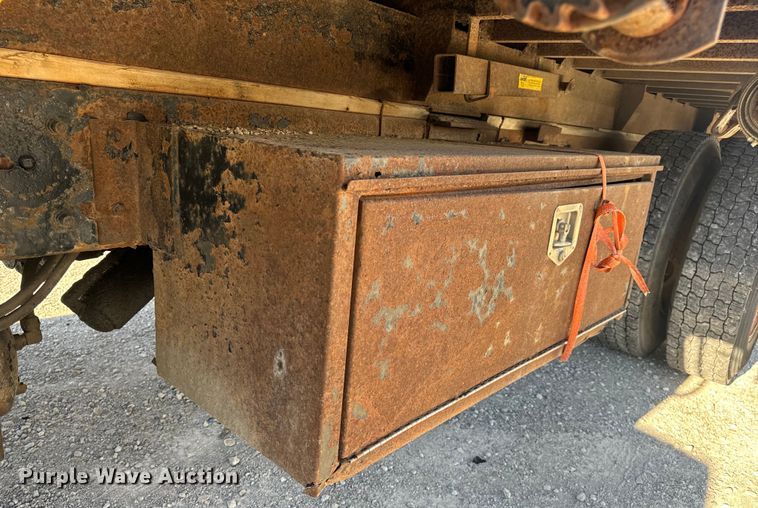 image for item DL4412 2004 Kenworth T300 dump flatbed truck