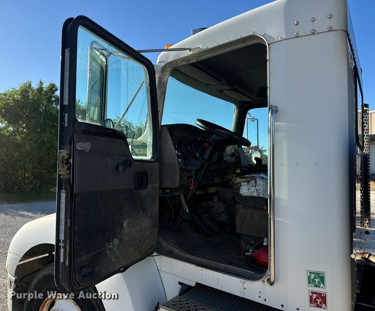 image for item DL4412 2004 Kenworth T300 dump flatbed truck