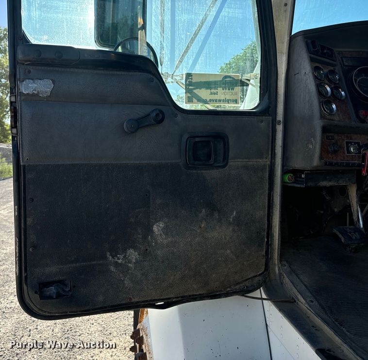 image for item DL4412 2004 Kenworth T300 dump flatbed truck