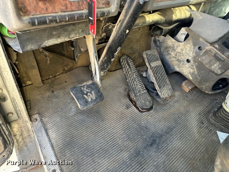 image for item DL4412 2004 Kenworth T300 dump flatbed truck