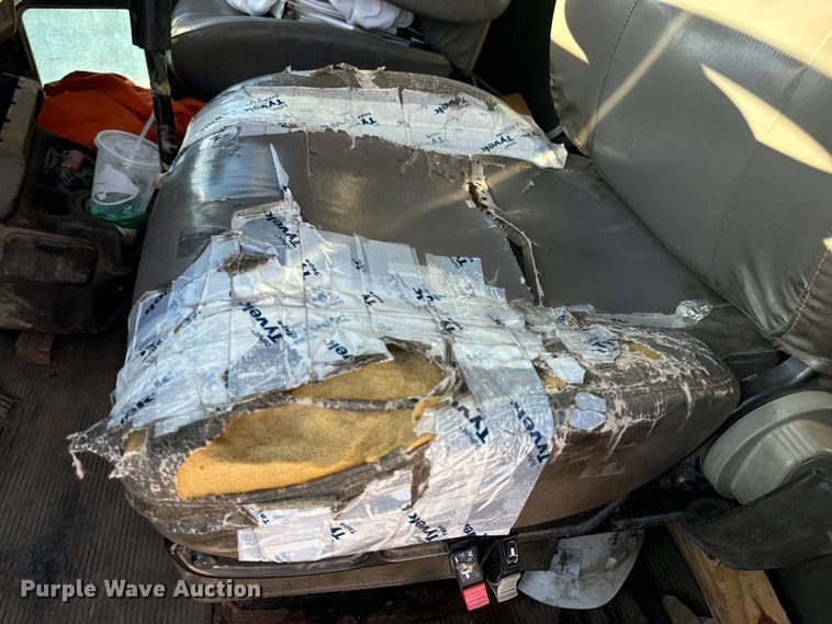 image for item DL4412 2004 Kenworth T300 dump flatbed truck