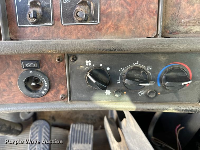 image for item DL4412 2004 Kenworth T300 dump flatbed truck