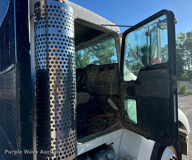 image for item DL4412 2004 Kenworth T300 dump flatbed truck