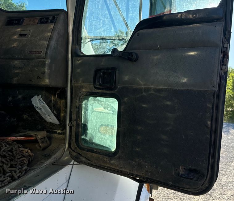 image for item DL4412 2004 Kenworth T300 dump flatbed truck