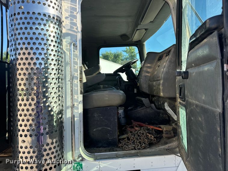 image for item DL4412 2004 Kenworth T300 dump flatbed truck