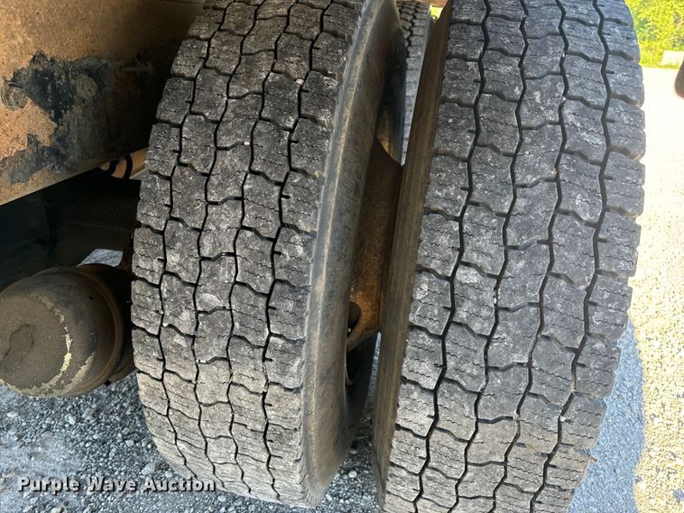 image for item DL4412 2004 Kenworth T300 dump flatbed truck