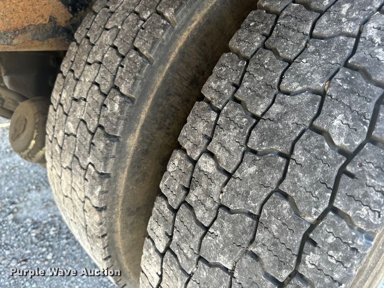 image for item DL4412 2004 Kenworth T300 dump flatbed truck