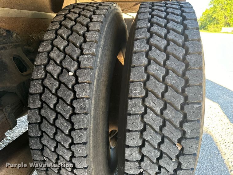 image for item DL4412 2004 Kenworth T300 dump flatbed truck