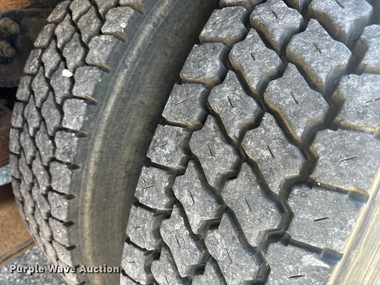 image for item DL4412 2004 Kenworth T300 dump flatbed truck