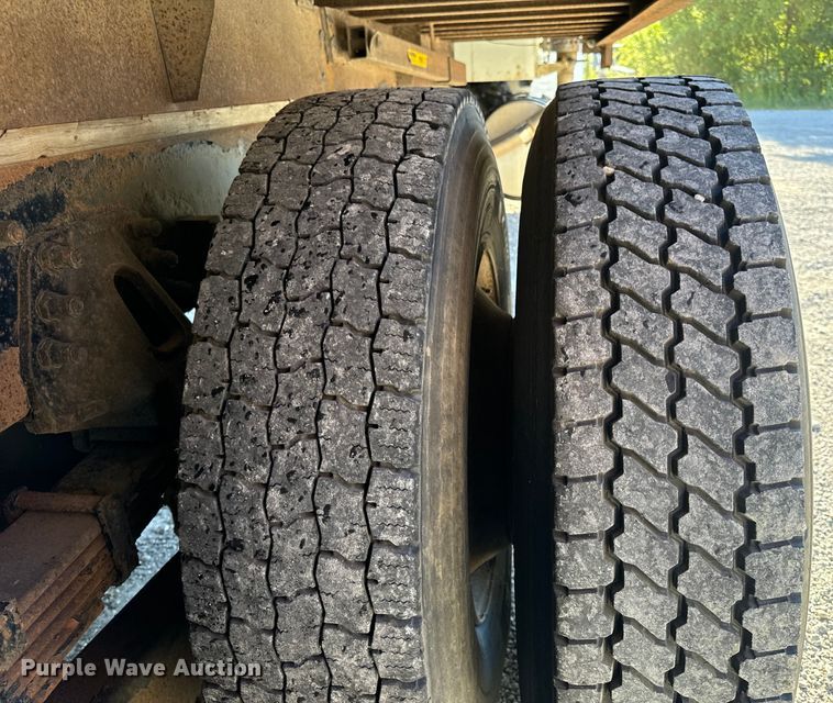 image for item DL4412 2004 Kenworth T300 dump flatbed truck