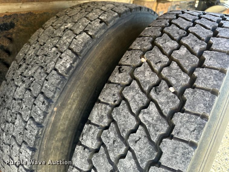 image for item DL4412 2004 Kenworth T300 dump flatbed truck