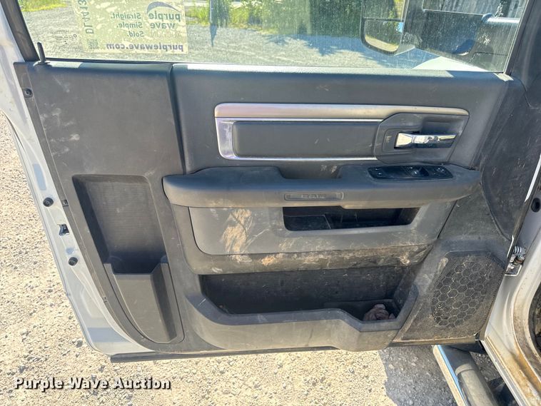 image for item DL4413 2017 Dodge Ram 5500 HD flatbed truck