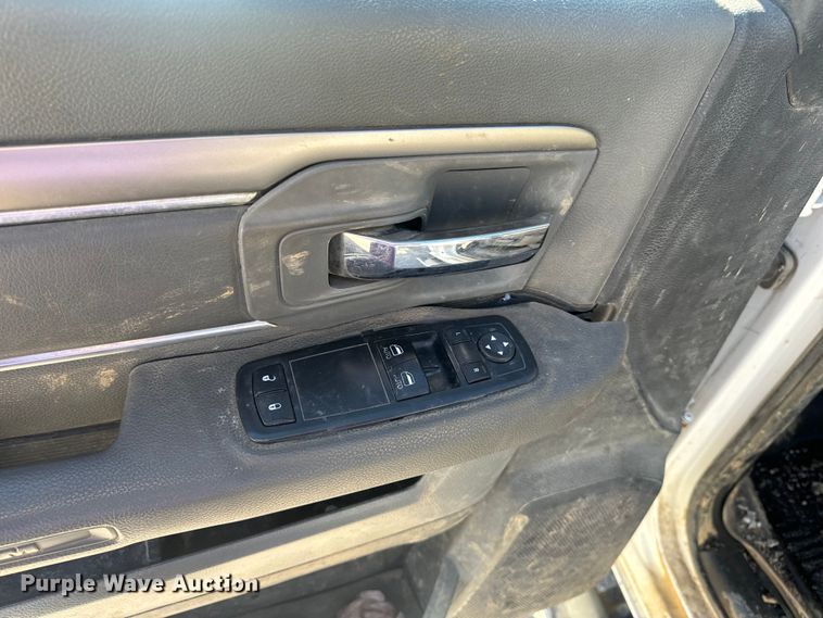 image for item DL4413 2017 Dodge Ram 5500 HD flatbed truck