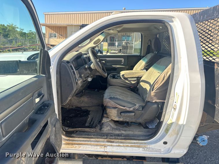 image for item DL4413 2017 Dodge Ram 5500 HD flatbed truck