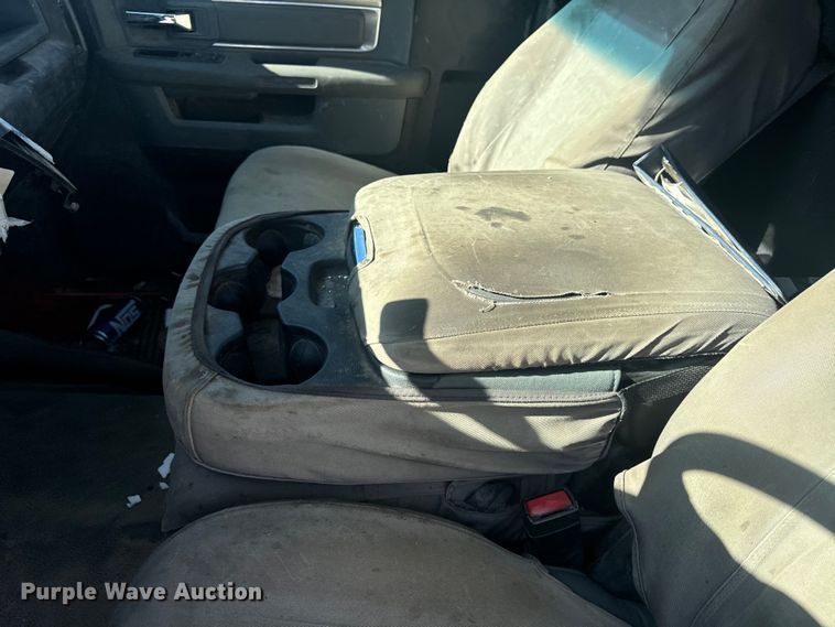 image for item DL4413 2017 Dodge Ram 5500 HD flatbed truck