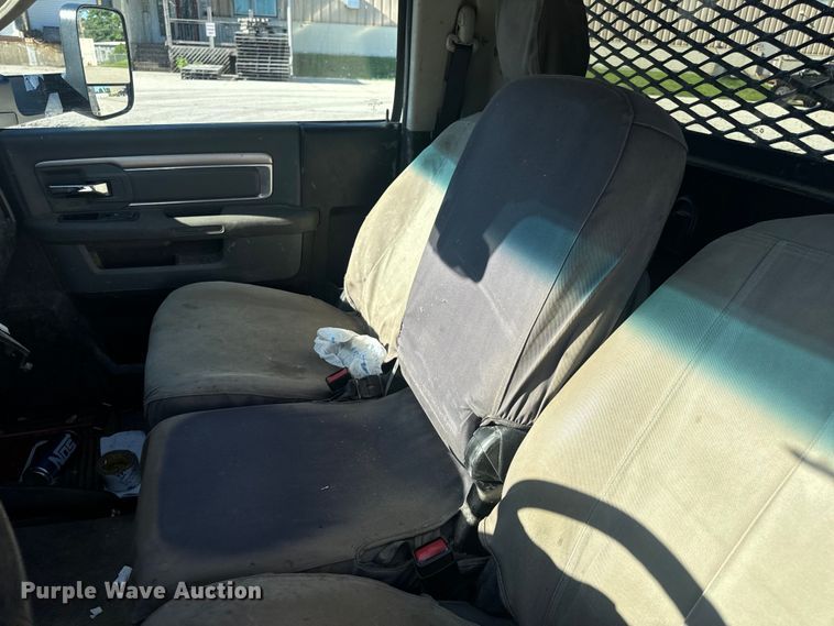 image for item DL4413 2017 Dodge Ram 5500 HD flatbed truck